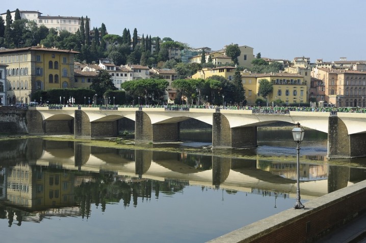Corri la vita 2011- La passeggiata sul Ponte alle Grazie - Copia