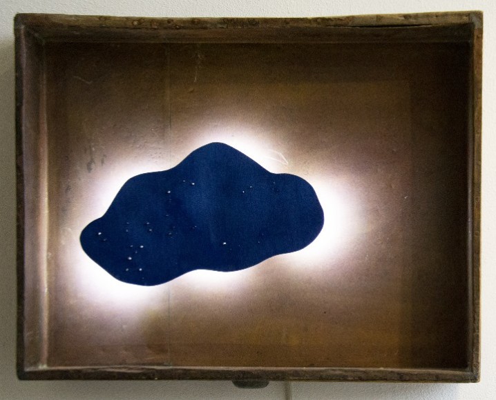 Antonello_ Ghezzi_ Nuvola nel cassetto, 2020_ 62x51_legno metallo impianto a led Ph Massimiliano Vannucci