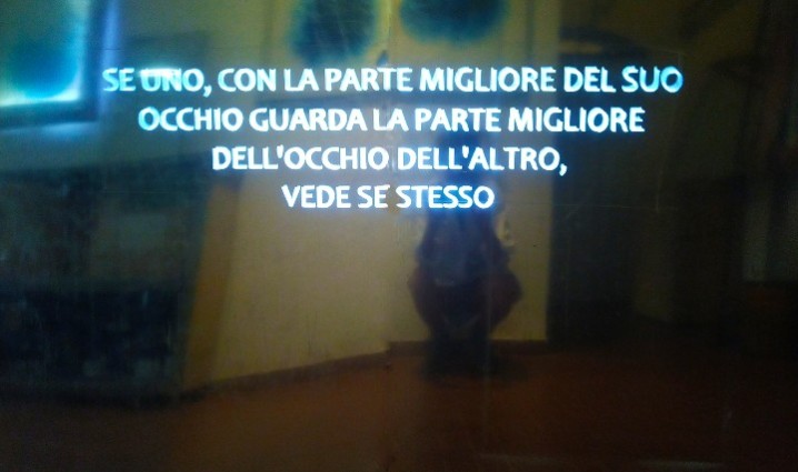 Antonello_ Ghezzi_ Vedere me in te_2021_lastre specchianti, impianto luminoso_220x223 cm_work in progress_in studio 4